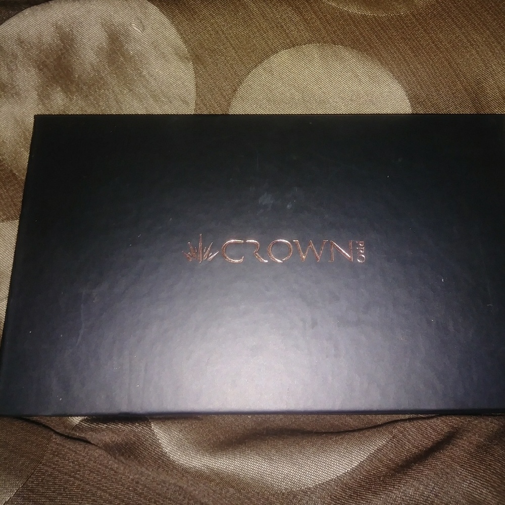 Crown Pro eyeshadow palette